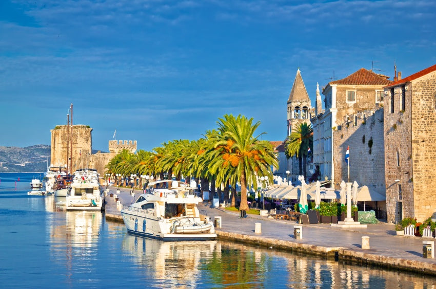 Die Installation der Ersten von Sieben Pergolen in Trogir